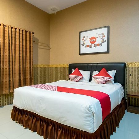 Oyo 741 Hotel Labuhan Raya Medan Exterior photo