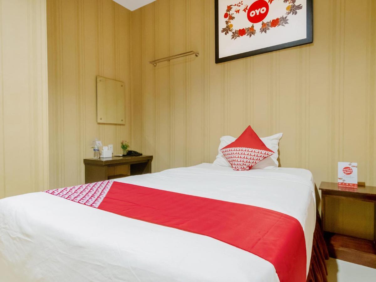 Oyo 741 Hotel Labuhan Raya Medan Exterior photo