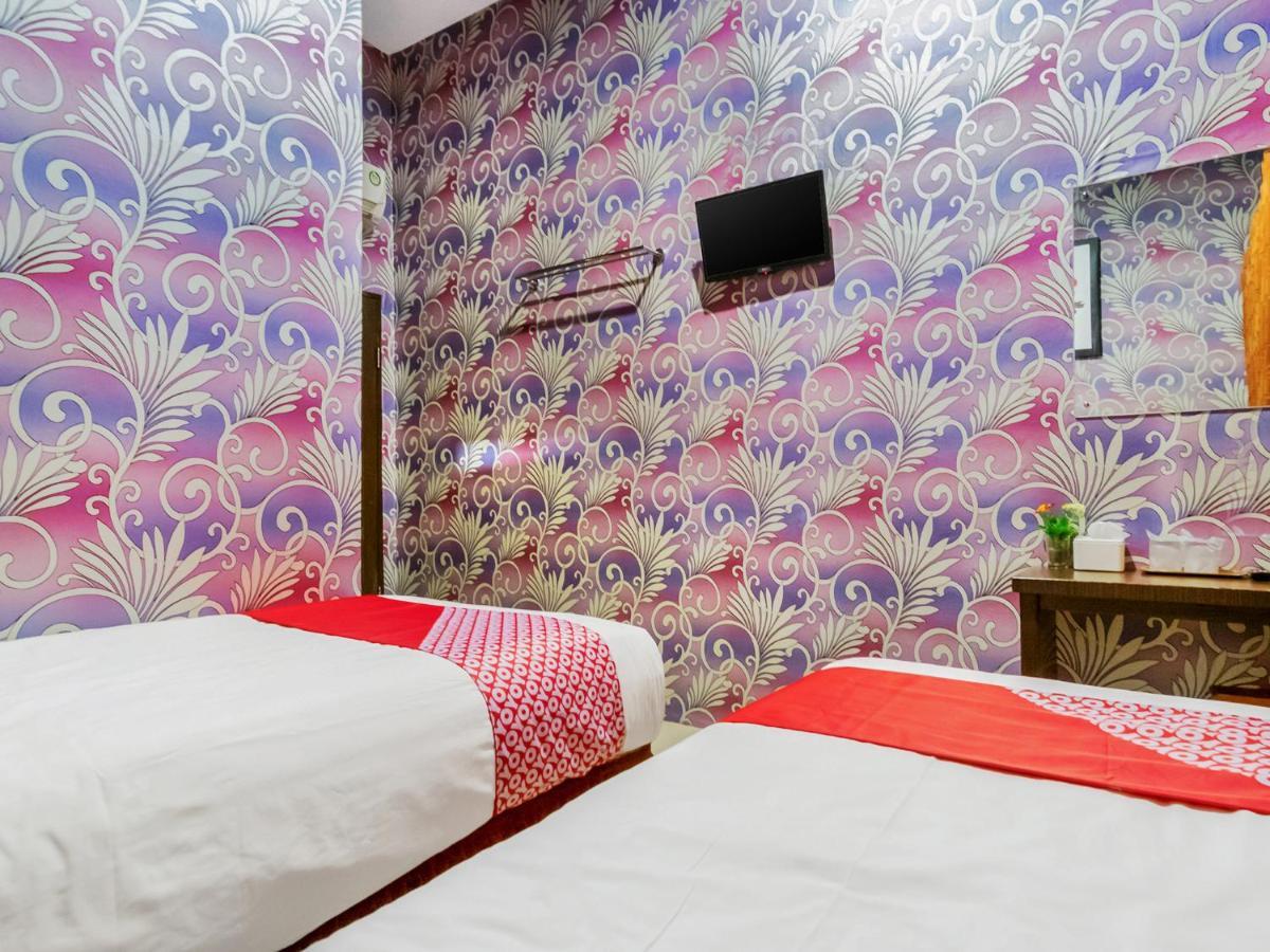 Oyo 741 Hotel Labuhan Raya Medan Exterior photo