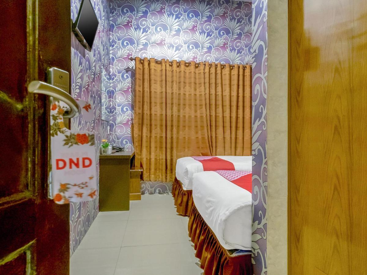 Oyo 741 Hotel Labuhan Raya Medan Exterior photo