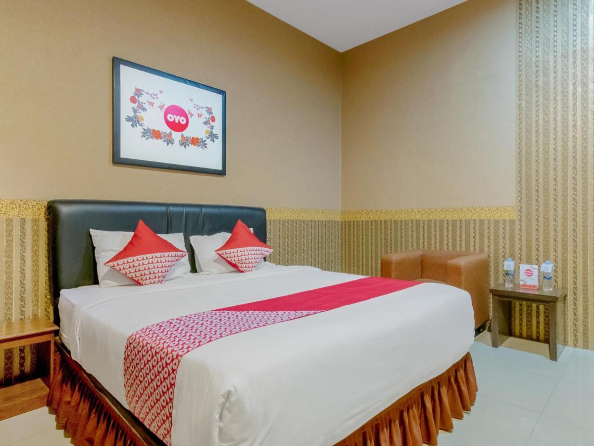 Oyo 741 Hotel Labuhan Raya Medan Exterior photo