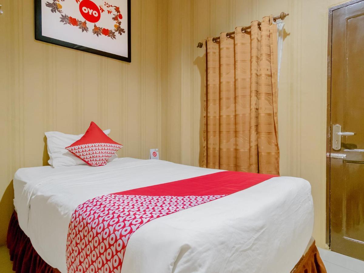 Oyo 741 Hotel Labuhan Raya Medan Exterior photo