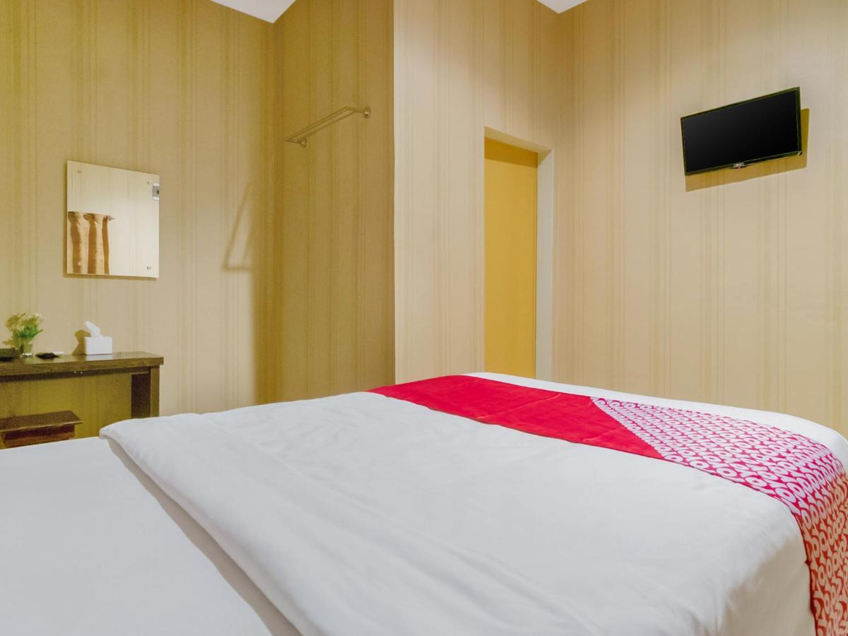 Oyo 741 Hotel Labuhan Raya Medan Exterior photo