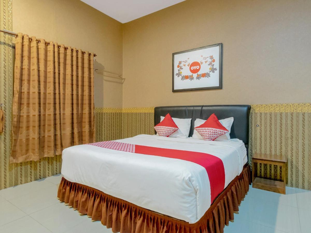 Oyo 741 Hotel Labuhan Raya Medan Exterior photo