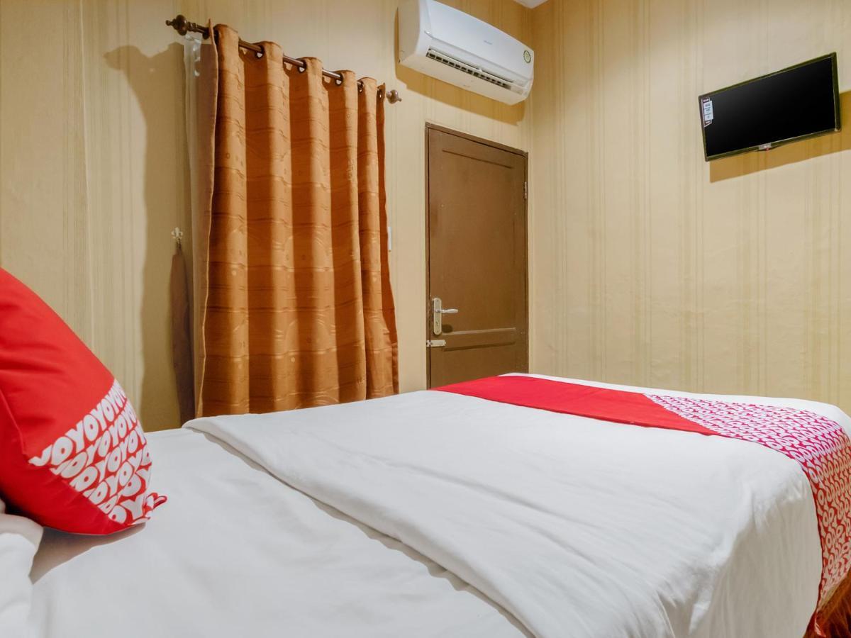 Oyo 741 Hotel Labuhan Raya Medan Exterior photo