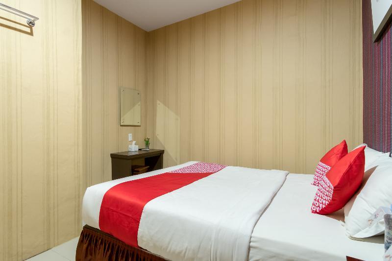 Oyo 741 Hotel Labuhan Raya Medan Exterior photo