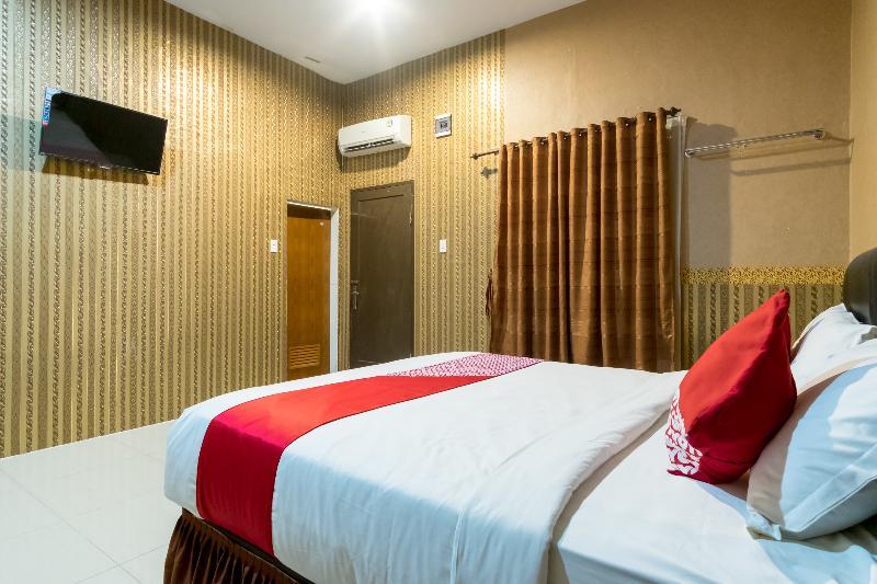 Oyo 741 Hotel Labuhan Raya Medan Exterior photo