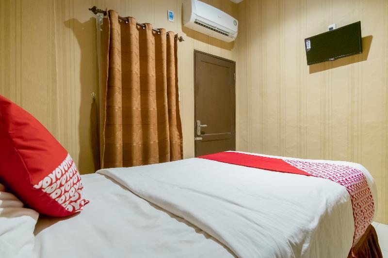 Oyo 741 Hotel Labuhan Raya Medan Exterior photo
