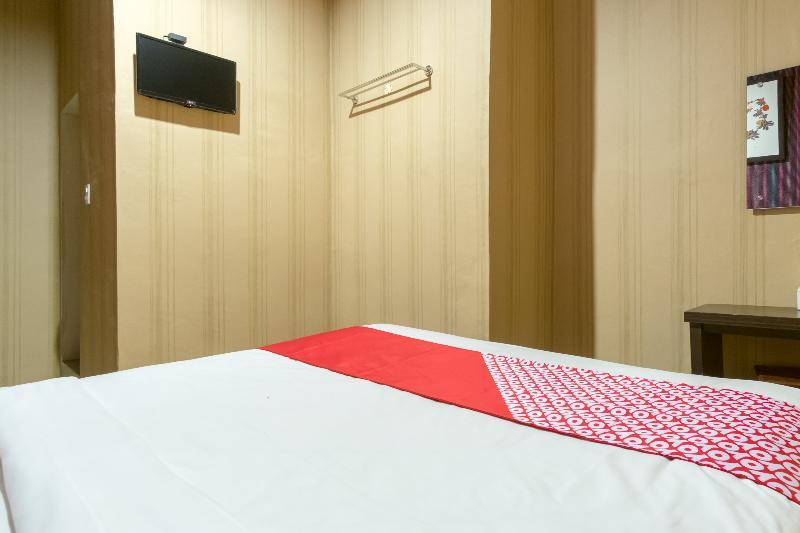 Oyo 741 Hotel Labuhan Raya Medan Exterior photo